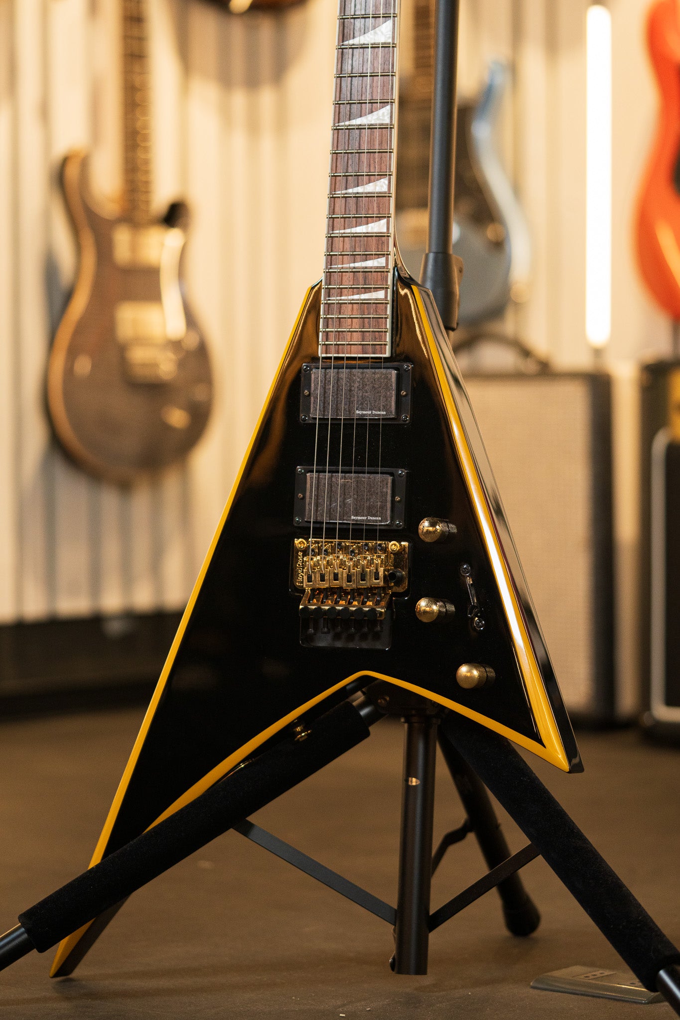 JACKSON X SERIES RHOADS RRX24 - BLACK YELOW BEVELS – Tarará Music