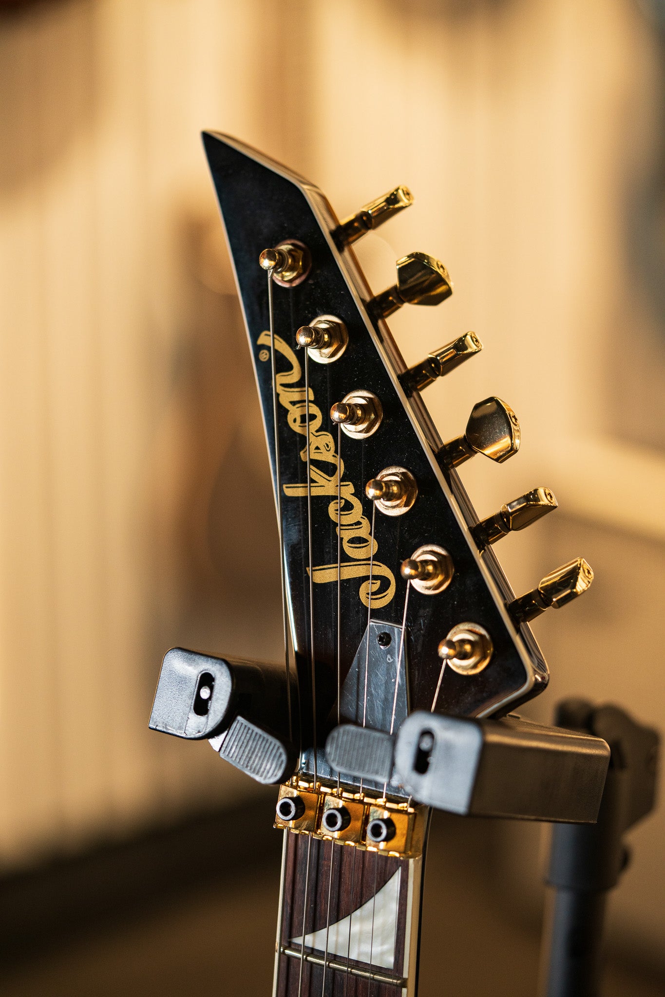 JACKSON X SERIES RHOADS RRX24 - BLACK YELOW BEVELS – Tarará Music