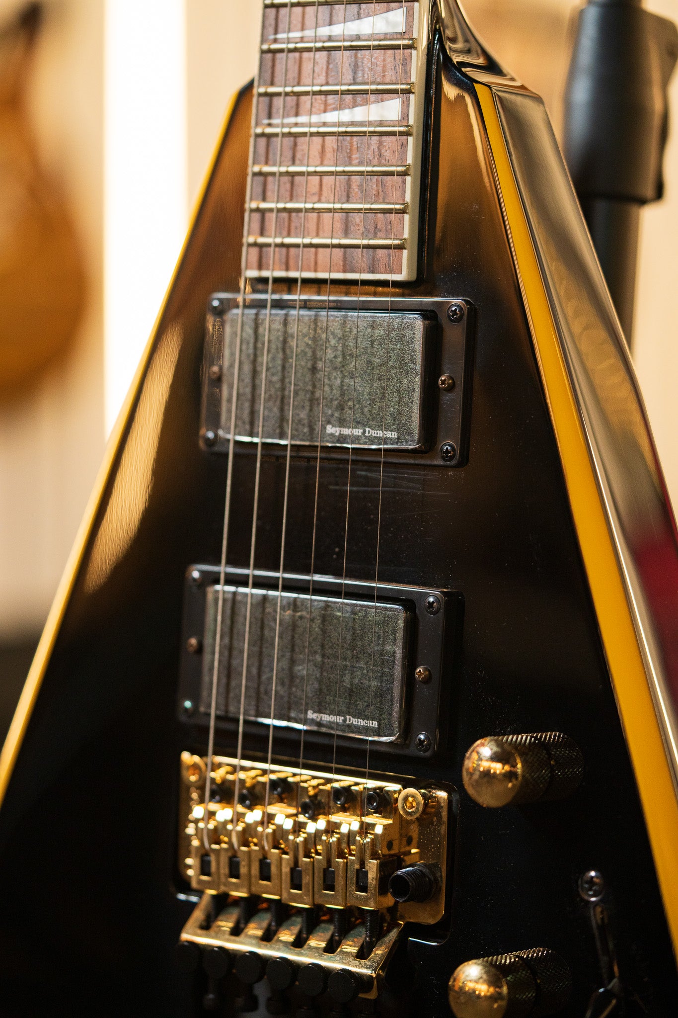 JACKSON X SERIES RHOADS RRX24 - BLACK YELOW BEVELS – Tarará Music