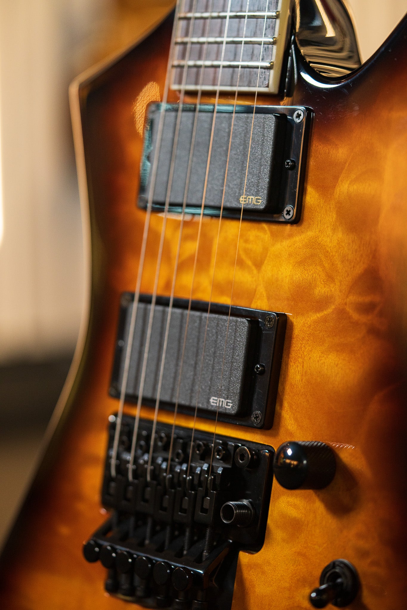 JACKSON KELLY KEXMG X TOBACCO BURST – Tarará Music