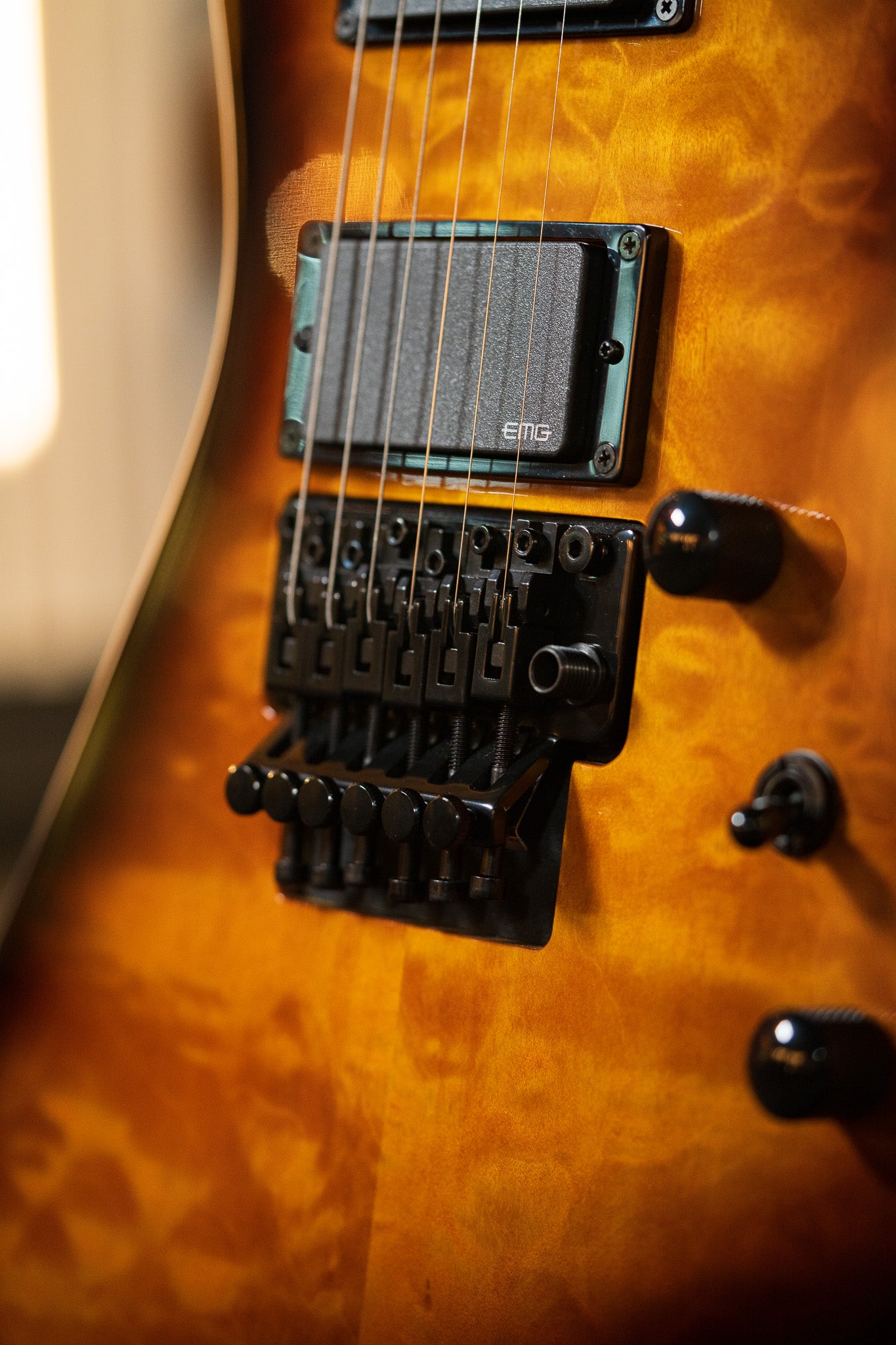 JACKSON KELLY KEXMG X TOBACCO BURST – Tarará Music
