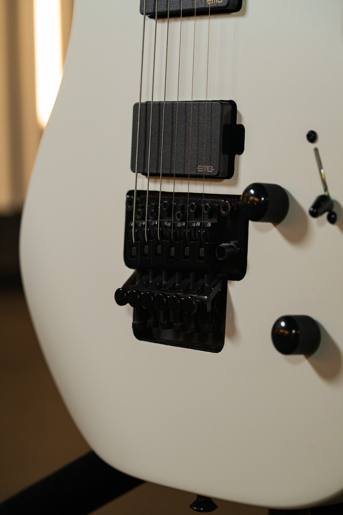 JACKSON PRO SERIES DK2RMG-M DINKY SATIN WHITE – Tarará Music