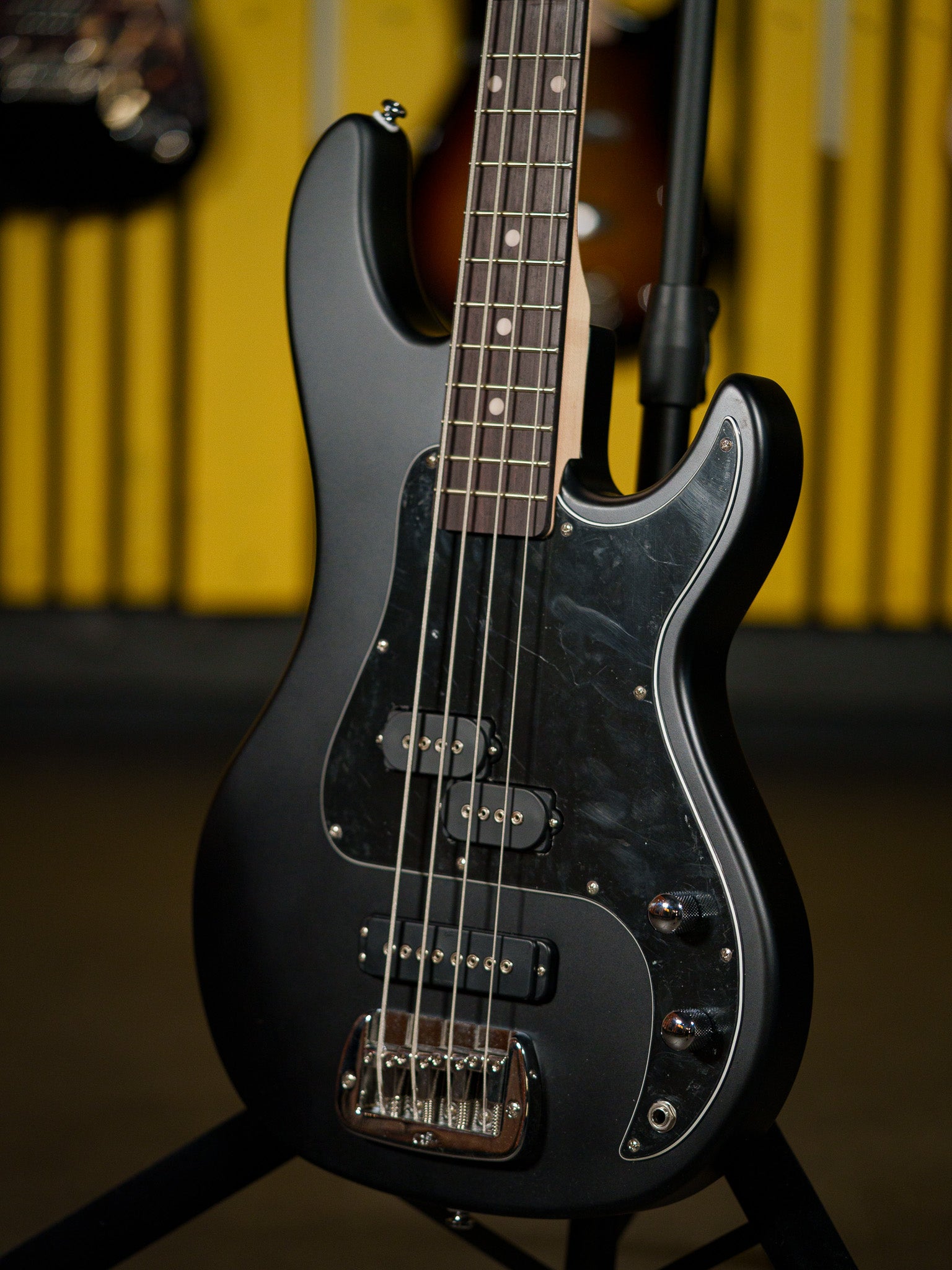 G&L TRIBUTE SB-2 BLACK FROST – Tarará Music